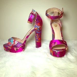 Floral print heel